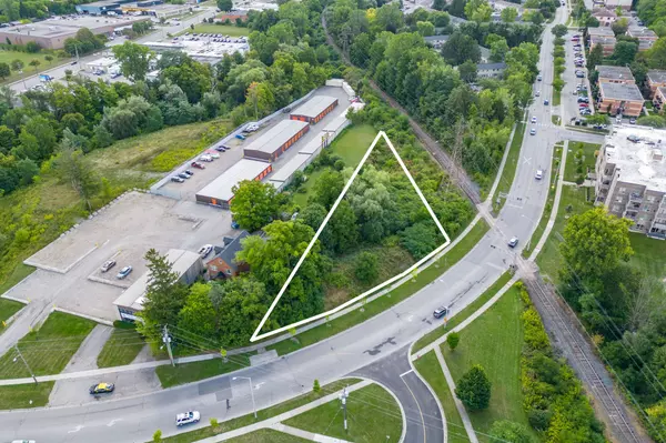 London South, ON N5Z 2Y7,121 Thompson RD