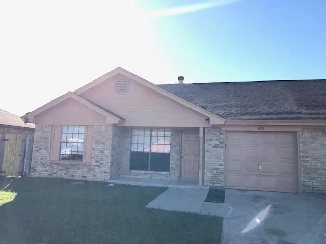 408 Signal Hill Court N #410, Fort Worth, TX 76112