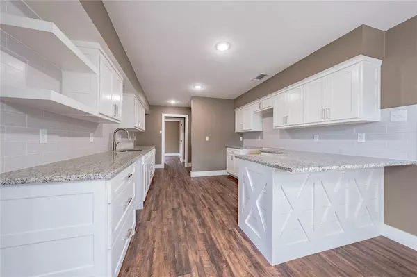 Gun Barrel City, TX 75156,123 Camino Robles Street