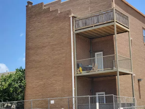 Denton, TX 76201,303 W Hickory Street #3