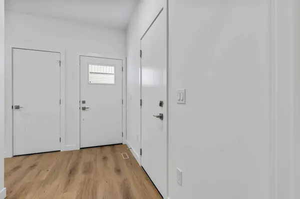 Cochrane, AB T4C3G9,90 Heritage CIR