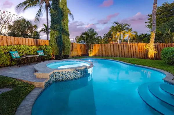 1924 NE 18th St, Fort Lauderdale, FL 33305