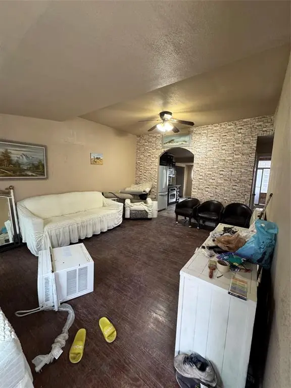 2717 Avenue I, Fort Worth, TX 76105