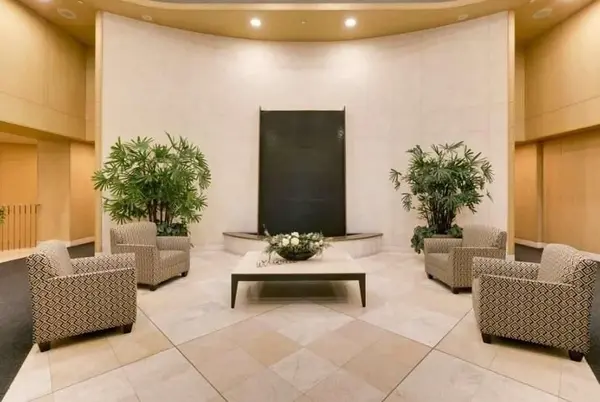 Toronto C10, ON M4P 1J2,123 Eglinton AVE E #207