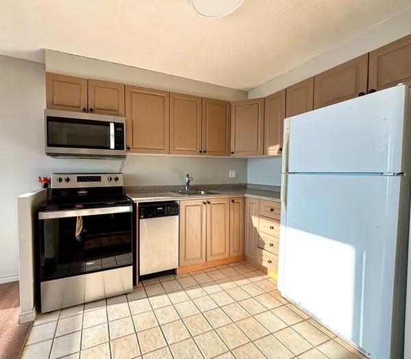 Cityview - Parkwoods Hills - Rideau Shore, ON K2E 6Z7,20 Chesterton DR #707