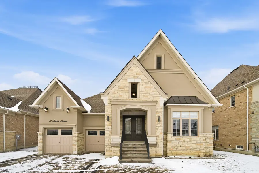 10 Larkin AVE, King, ON L7B 0N8