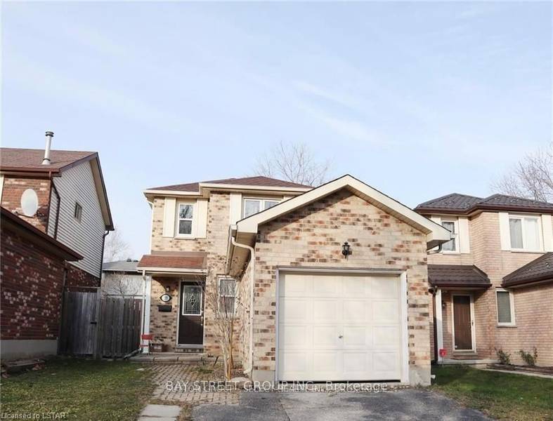 135 Walmer Garden, London North, ON N6G 4H2