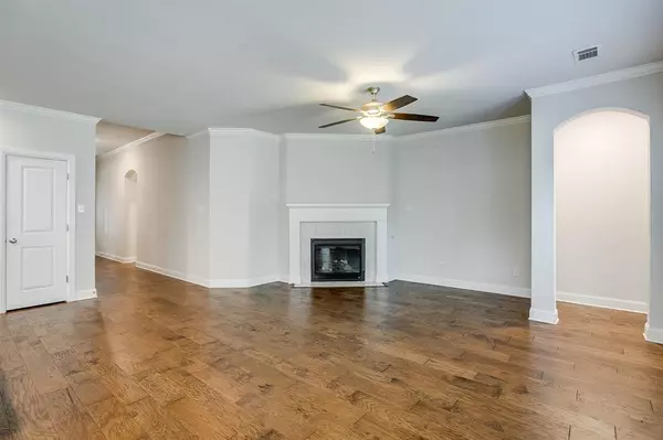 Fort Worth, TX 76109,3320 Mission Street