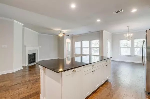 Fort Worth, TX 76109,3320 Mission Street