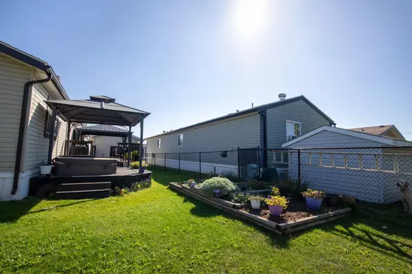 Grande Prairie, AB T8X 1P5,10615 88 ST #313