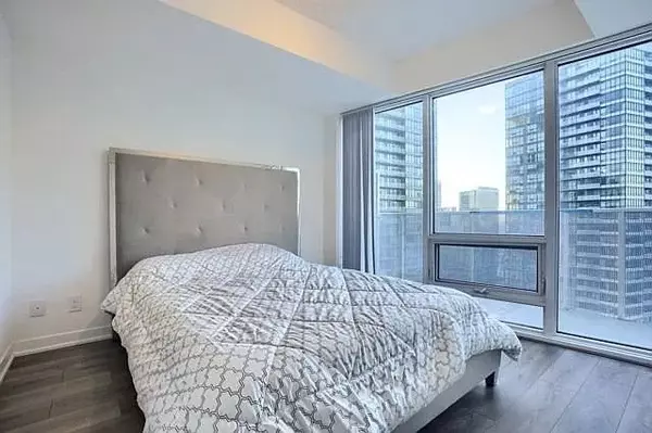 Toronto C01, ON M5J 1B7,100 Harbour ST W #4403