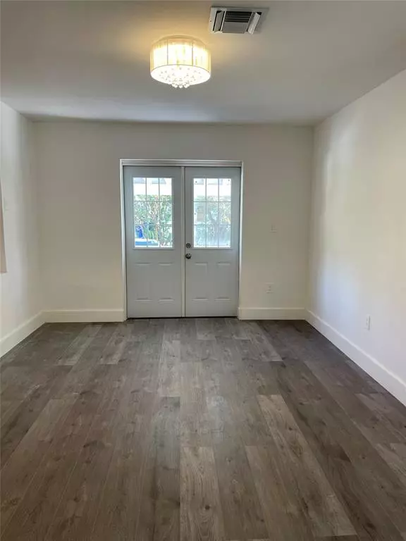 Hollywood, FL 33023,6118 Funston St