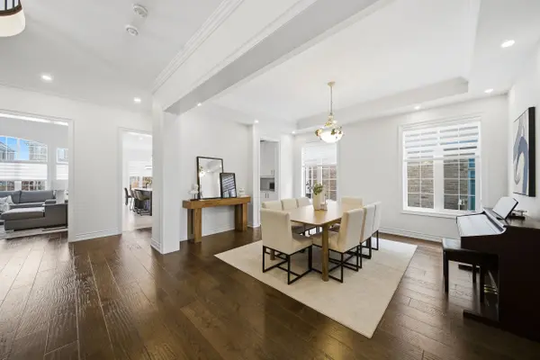 King, ON L7B 0N8,10 Larkin AVE