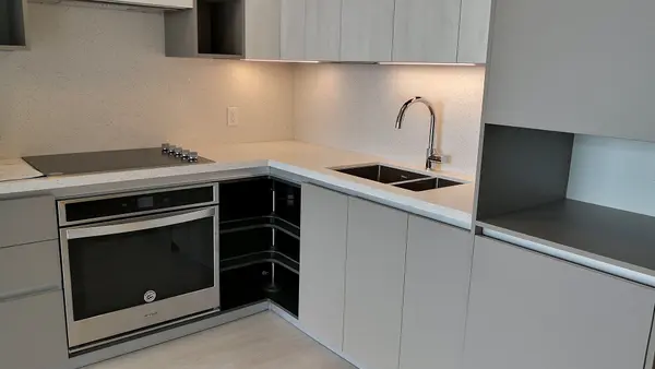 Richmond Hill, ON L4B 0G7,396 Highway 7 N/A E #717