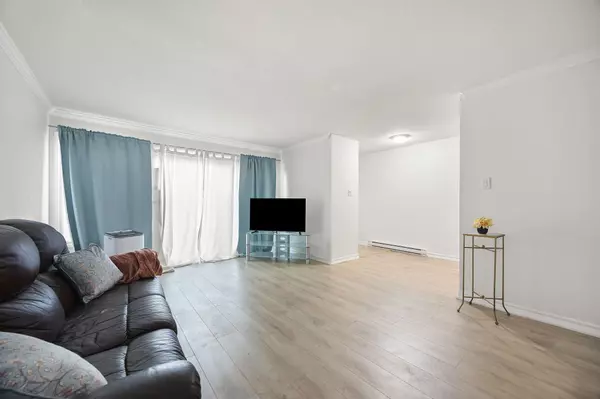 Aurora, ON L4G 3M2,242 Milestone CRES