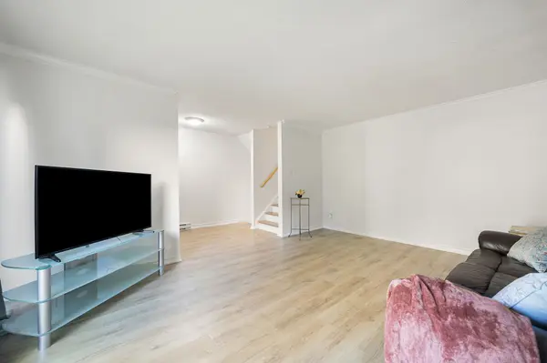 Aurora, ON L4G 3M2,242 Milestone CRES