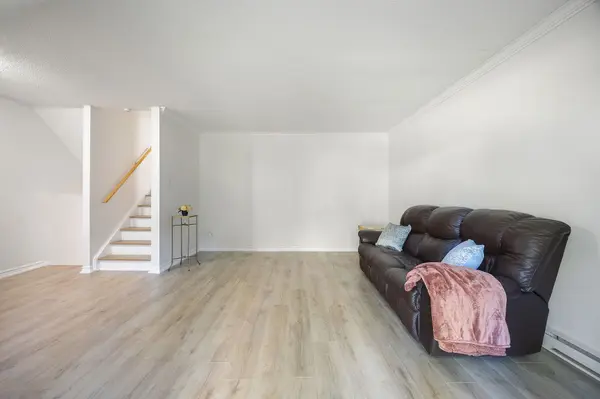 Aurora, ON L4G 3M2,242 Milestone CRES