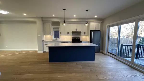 Toronto W06, ON M8V 2Y1,83 Third ST