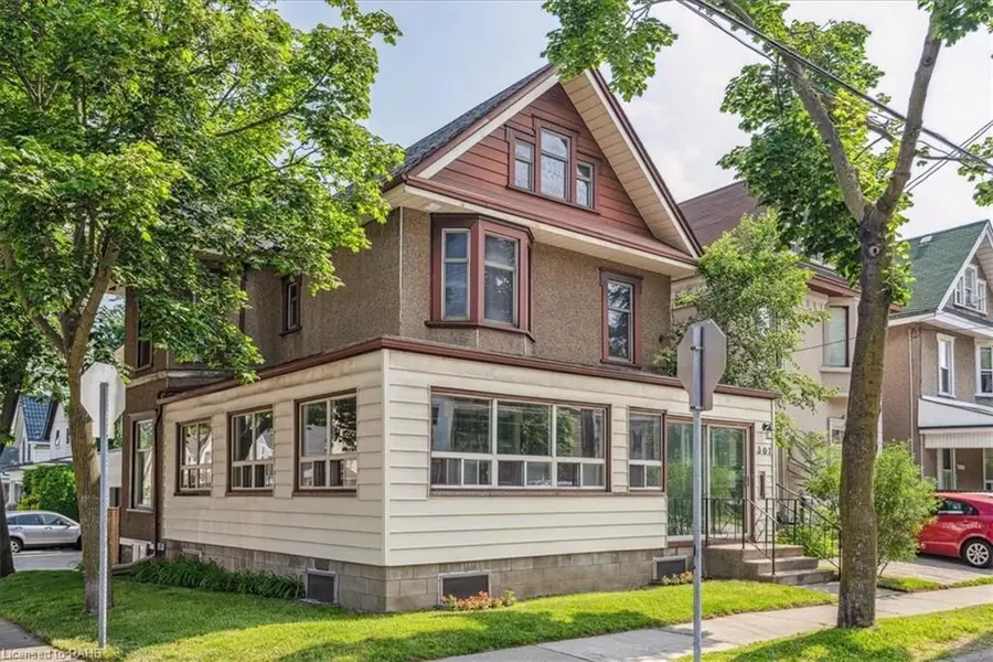 307 Cumberland AVE #Main, Hamilton, ON L8M 2A4