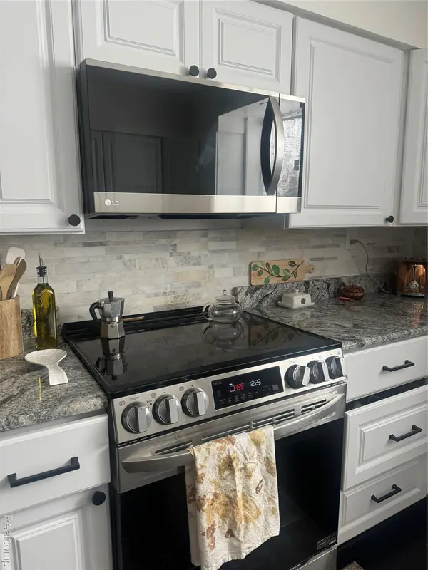 Howell, MI 48843,307 E Grand River AVE