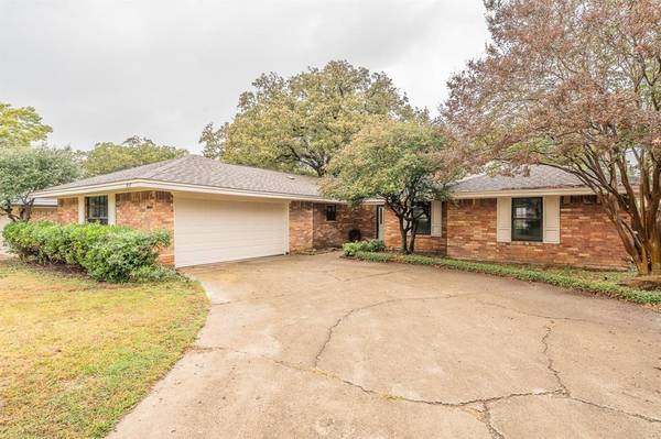 917 Bucknell Drive, Arlington, TX 76012