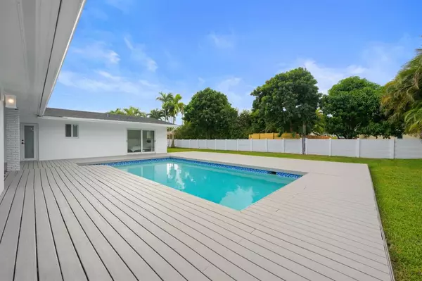 19930 NE 20th Ct, Miami, FL 33179