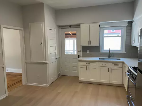 Hamilton, ON L8M 2A4,307 Cumberland AVE #Main