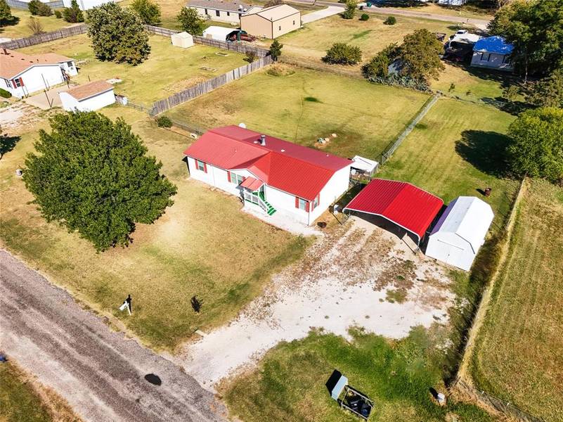 112 Pine Ridge Circle, Southmayd, TX 75092