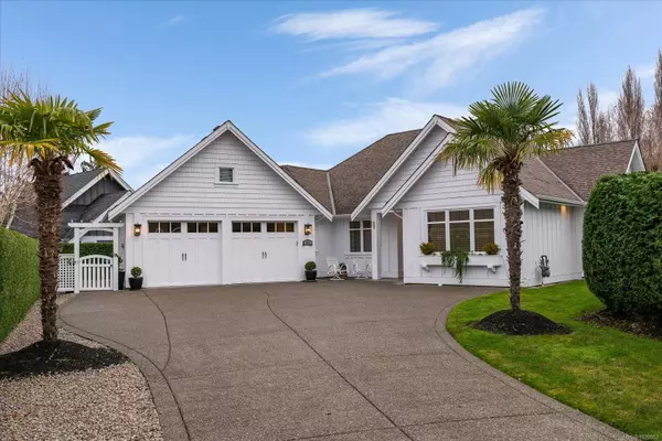 834 Bluffs Dr, Qualicum Beach, BC V9K 0A2