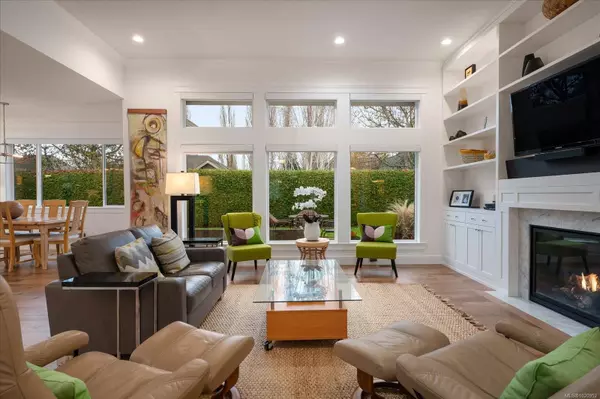 Qualicum Beach, BC V9K 0A2,834 Bluffs Dr