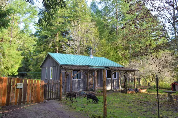 4222 Armadale Rd, Pender Island, BC V0N 2M1