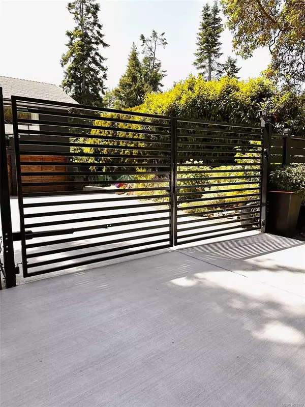 Saanich, BC V8N 3A3,1941 Appleton Pl