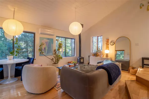 Pender Island, BC V0N 2M0,4708 Captains Cres