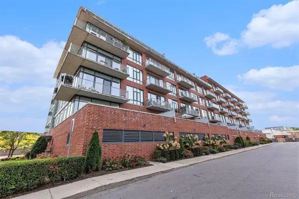 Royal Oak, MI 48067,101 Curry Avenue #404