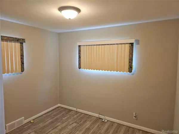 Oak Park, MI 48237,23091 SUSSEX ST