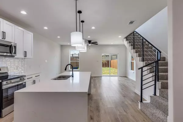 Dallas, TX 75215,2427 Merlin Street