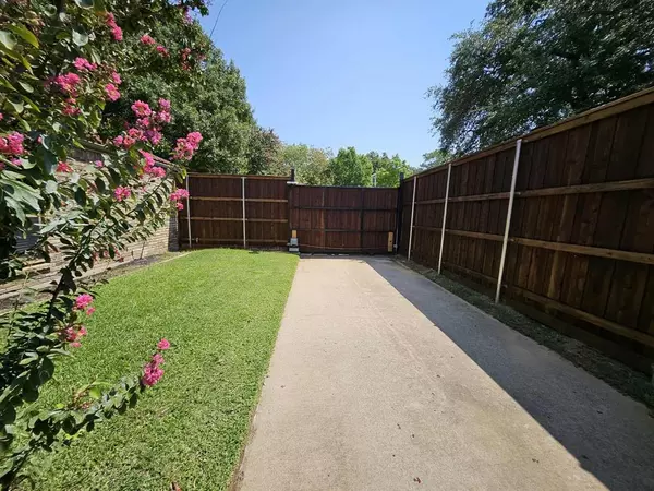 Bedford, TX 76021,3827 Ashbury Lane