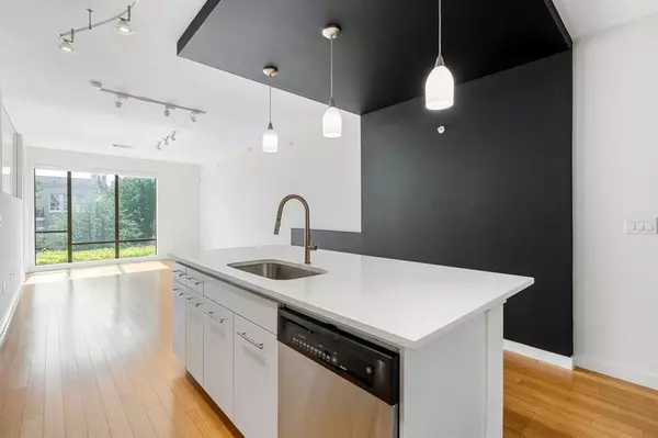 Dallas, TX 75219,4040 N Hall Street #107