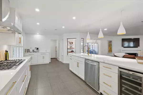 Dallas, TX 75238,10023 Edgecove Drive