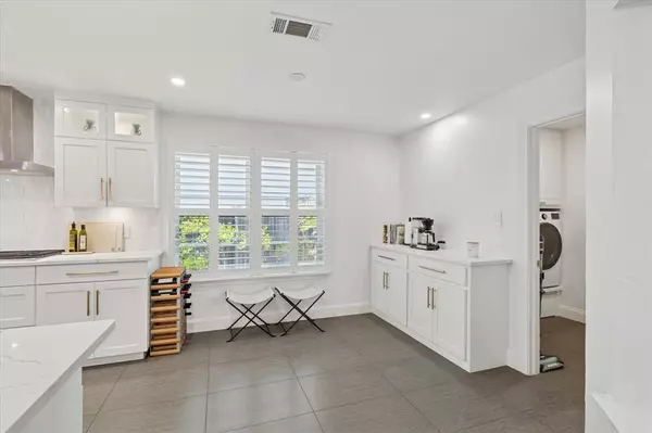 Dallas, TX 75238,10023 Edgecove Drive