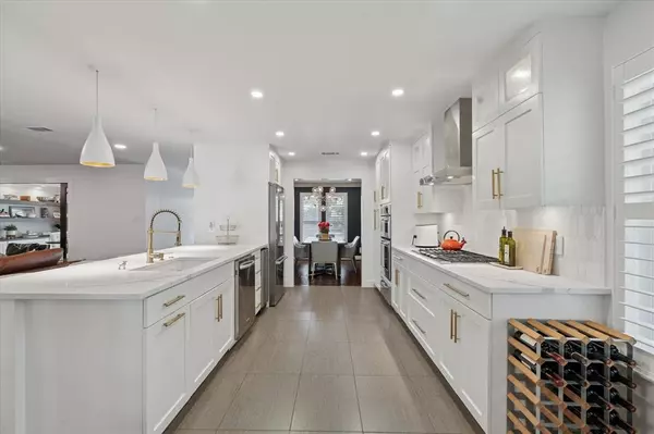 Dallas, TX 75238,10023 Edgecove Drive