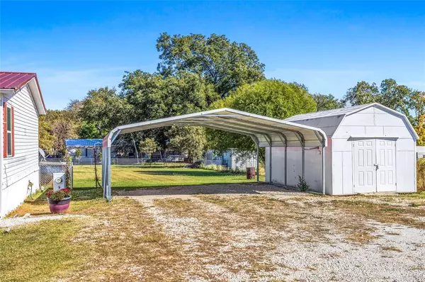 Southmayd, TX 75092,112 Pine Ridge Circle