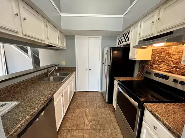 Arlington, TX 76001,6419 Valleybrooke Court