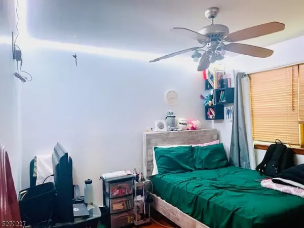 Kearny Town, NJ 07032,447 Elm St