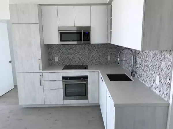 Toronto C01, ON M6K 1A2,50 Ordnance ST SE #3508