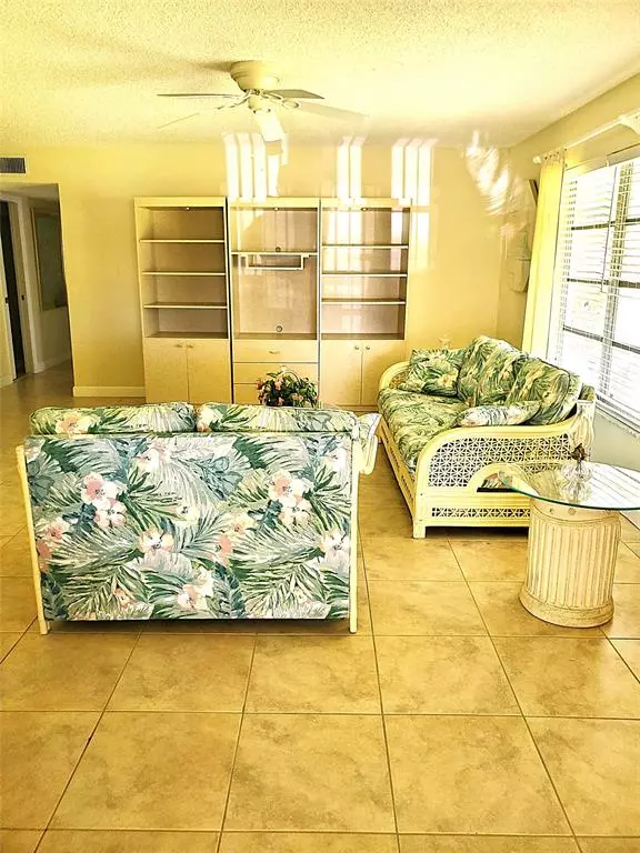 Delray Beach, FL 33445,1152 Circle Dr #D