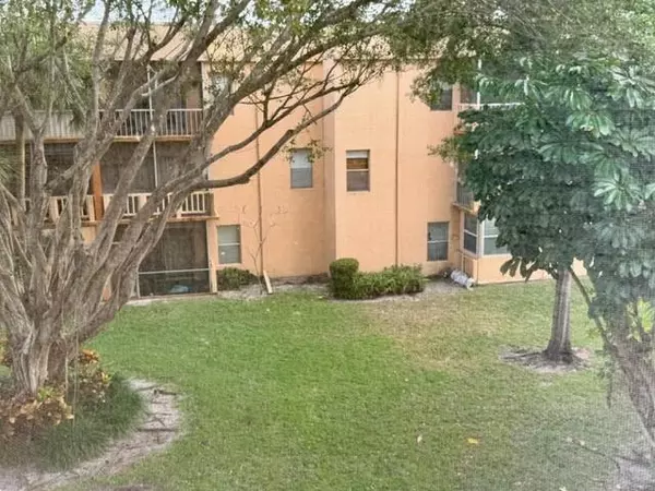 Tamarac, FL 33321,8390 LAGOS DE CAMPO BL #305