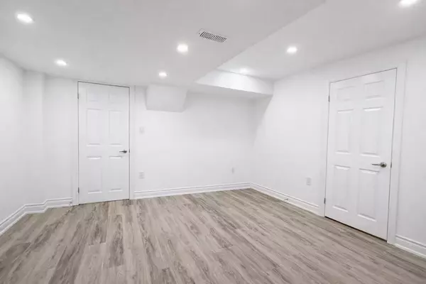 Markham, ON L6C 2X5,135 Warren Bradley ST #Bsmt