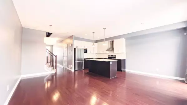 Leitrim, ON K1T 0L1,617 Sunburst ST