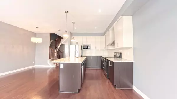 Leitrim, ON K1T 0L1,617 Sunburst ST